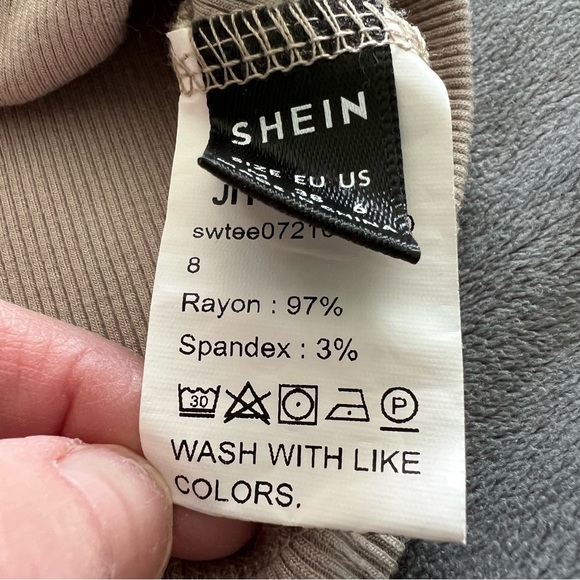 Shein Beige Mock Neck Crop Top Size M - Picture 7 of 7